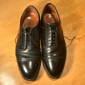 Brooks Brothers, men’s black leather dress shoes. Size 8.5 C/E with laces.